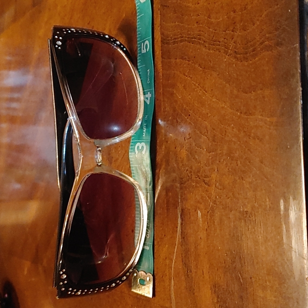 2 pairs of sunglasses New W/O tags